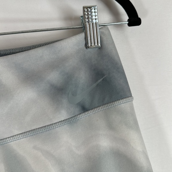 Nike Golf Tour Performance Grey & White Cropped Leggings - Picture 3 of 8